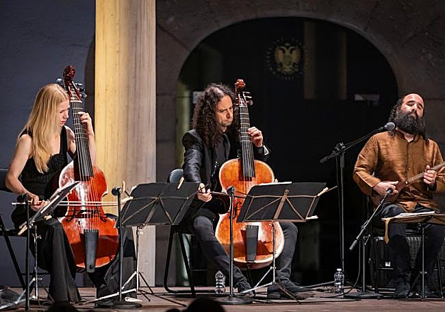 Johanna, Fahmi Alqhai y Kiya Tabassian.