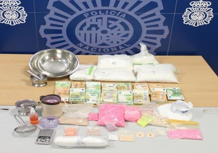 El policía nacional que intentó esconderse 3.000 euros participó en la mayor incautación de cocaína rosa de Granada