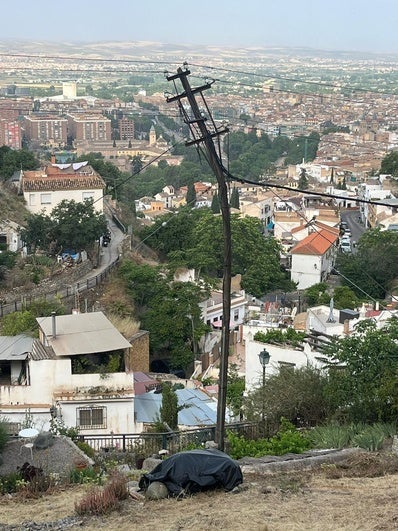 El vecino del Barranco del Abogado que no quiere que le echen un cable por encima