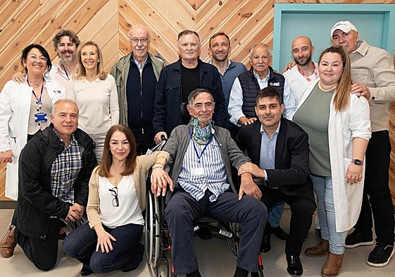 Pérez Durán, en silla y en el centro, durante un acto reciente de AFE con Vicente Del Bosque, José Antonio Camacho o David Aganzo.