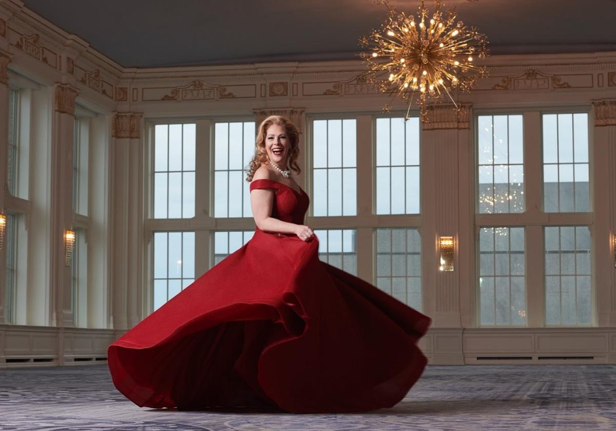 Sondra Radvanosvsky, una diva enamorada en los Arrayanes en el...