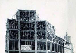 El edificio de Correos en construcción. Año 1954.