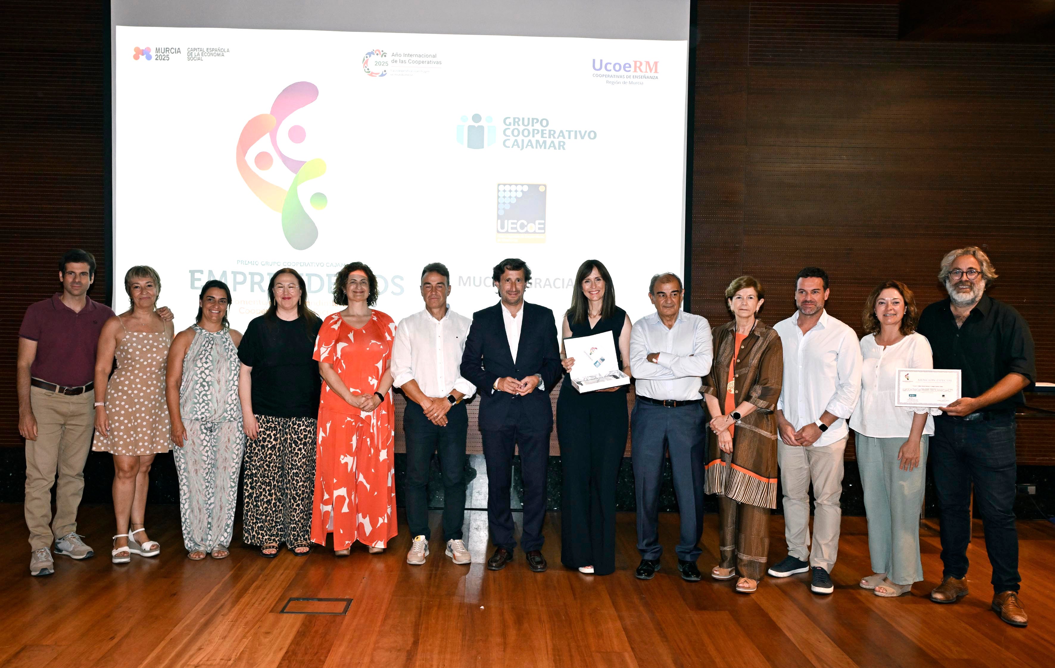 UECoE y Grupo Cajamar celebran la entrega de los premios 'Emprendemos'