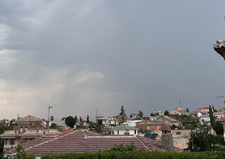Reventón en Granada y su Cinturón: tormenta y gran desplome de grados con truenos y rayos