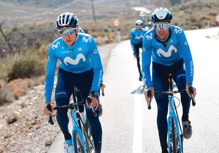 Un ciclista del Movistar pide ayuda para recuperar un anillo perdido en Granada: «Le tengo un valor sentimental muy grande»