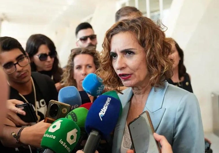 Montero, tras conocer la prisión provisional de Cerdán: «Es un asunto de una persona que no tiene que ver con el PSOE»