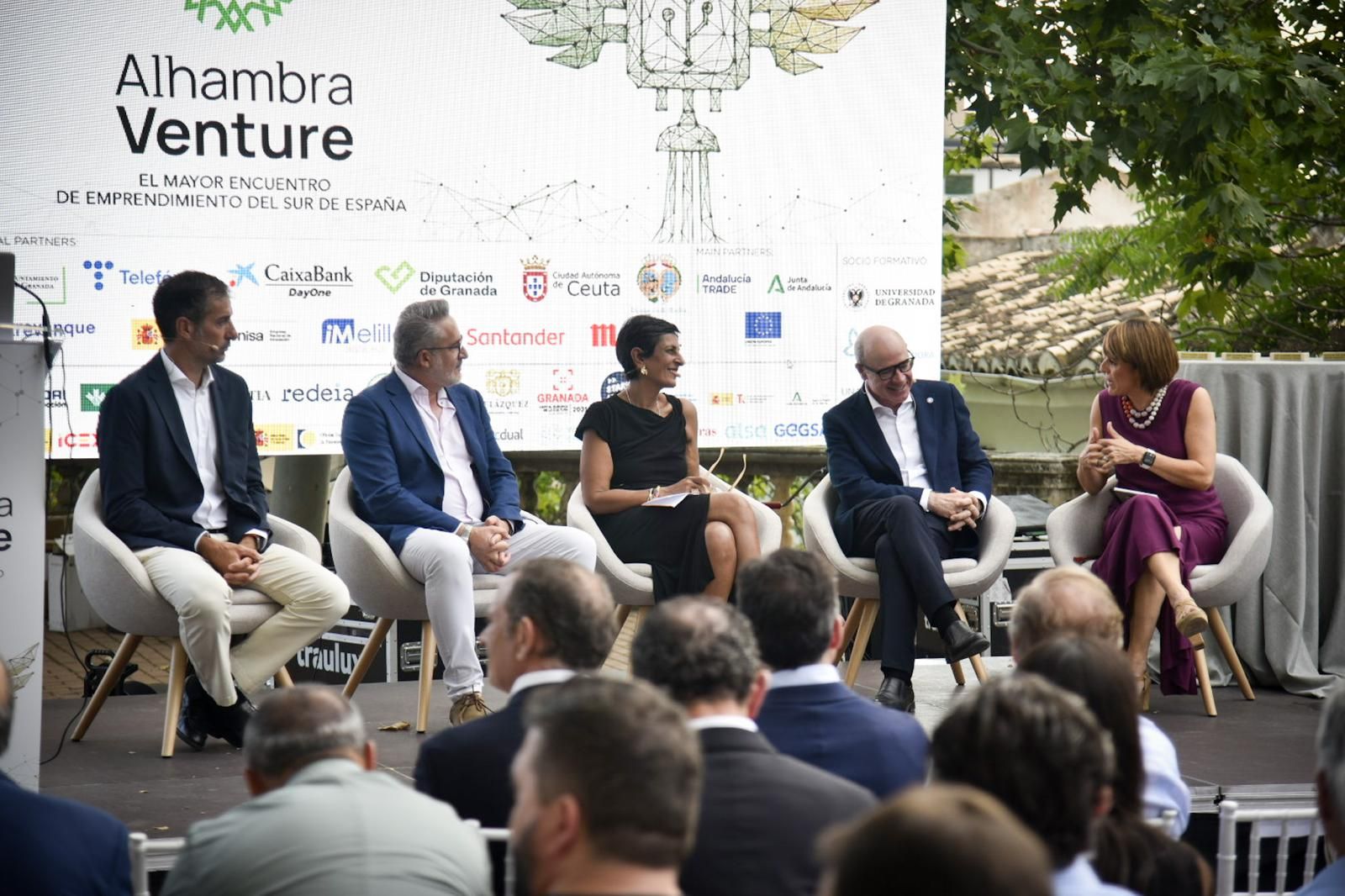 Pitches institucionales sobre emprendimiento en administraciones públicas.