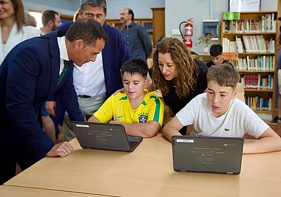 Visita a unos de los centros, en Torredonjimeno.