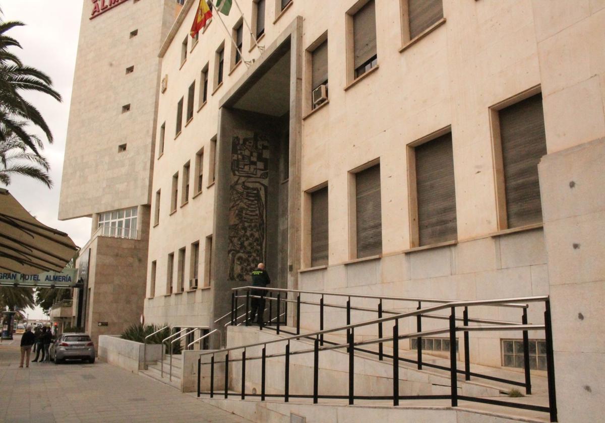 Absuelto de abusar de la hija menor de su pareja, que se desdijo de...