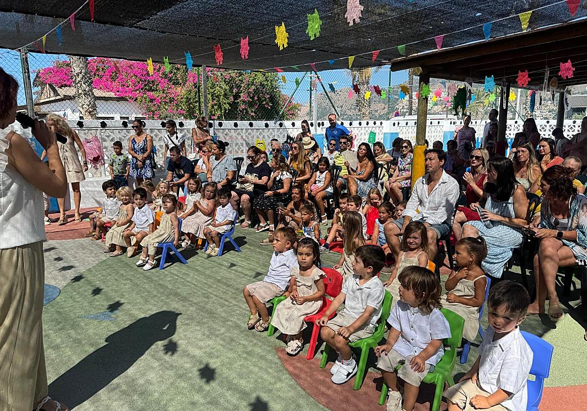 Más de 75 alumnos se gradúan en las escuelas infantiles municipales de Almuñécar y La Herradura