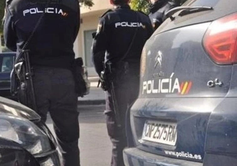 Detienen a una mujer que le partió una botella de cerveza en la cabeza a otra en un pub de Granada