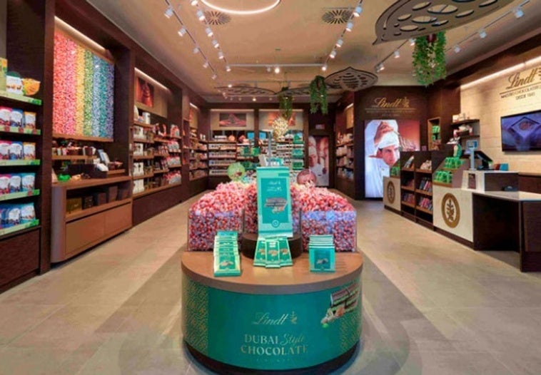 Así es la primera tienda de Lindt en Granada: Chocolate Bar y 50 bombones en el Nevada