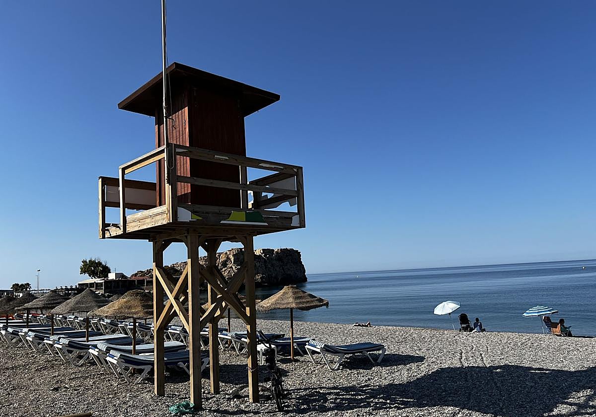 Torre de vigilancia sin socorristas.