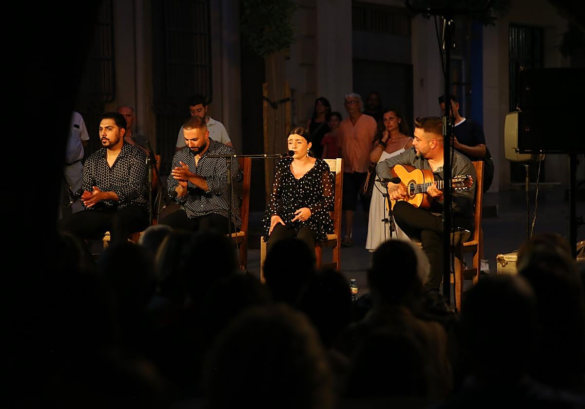Celia Ortega 'se gradúa' con una fantástica actuación en la Plaza Granero, en la tercera sesión de 'Plazeando'