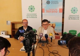 Francisco Roca y José Manuel Castro, en la presentación de la programación cultural.