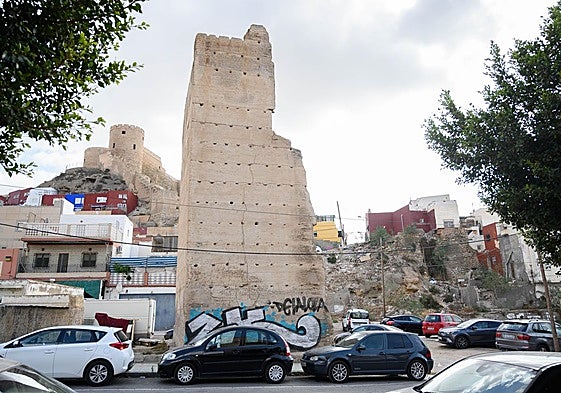 Aprobado el proyecto de las obras de urbanización y mejora del entorno de los Torreones de la muralla medieval, en Pescadería