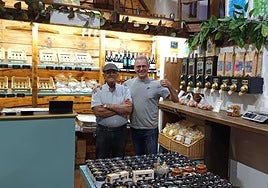 Guillermo junto a su suegro Ramón.