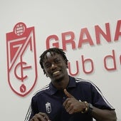 Souleymane Faye firma su contrato..