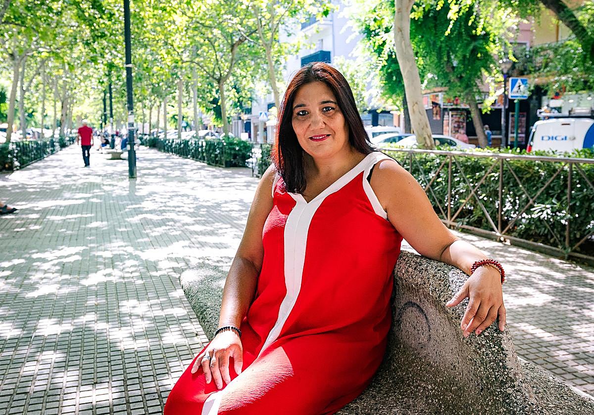 Almudena Gómez posa para IDEAL en el Zaidín, el barrio en el que reside actualmente.