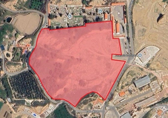 Terreno adquirido por el Ayuntamiento de Benalúa para construir su piscina.