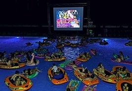 Aquasión, el cine flotante más grande de Europa vuelve a Andalucía.