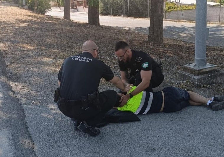 S.O.S telefónico de un conductor a dos policías en su primer día de servicio: «Por favor, venid de forma urgente»