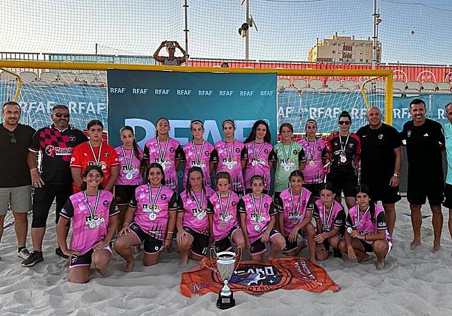 El Infantil del Asako, con sus medallas.