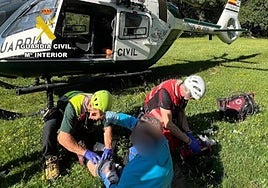 Imagen del rescate de la Guardia Civil de un montañero la semana pasada.