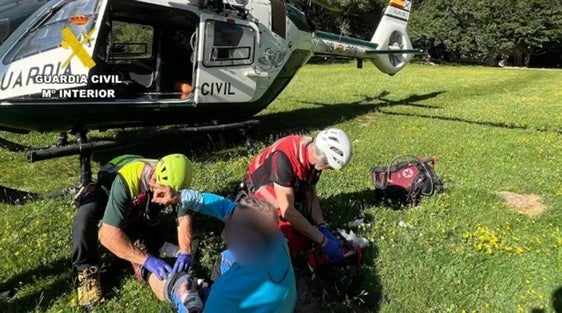 Captura del vídeo publicado en X por la Guardia Civil en un rescate de montaña