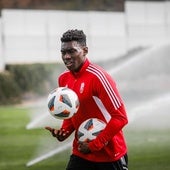 Samu, en un entrenamiento con el Granada.