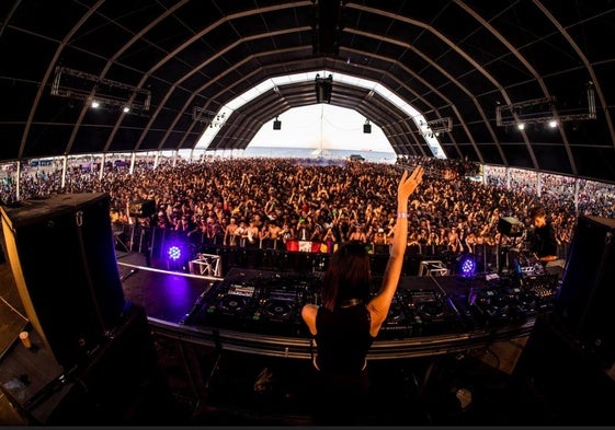 Imagen de archivo de una sesión de música electrónica en Dreambeach.