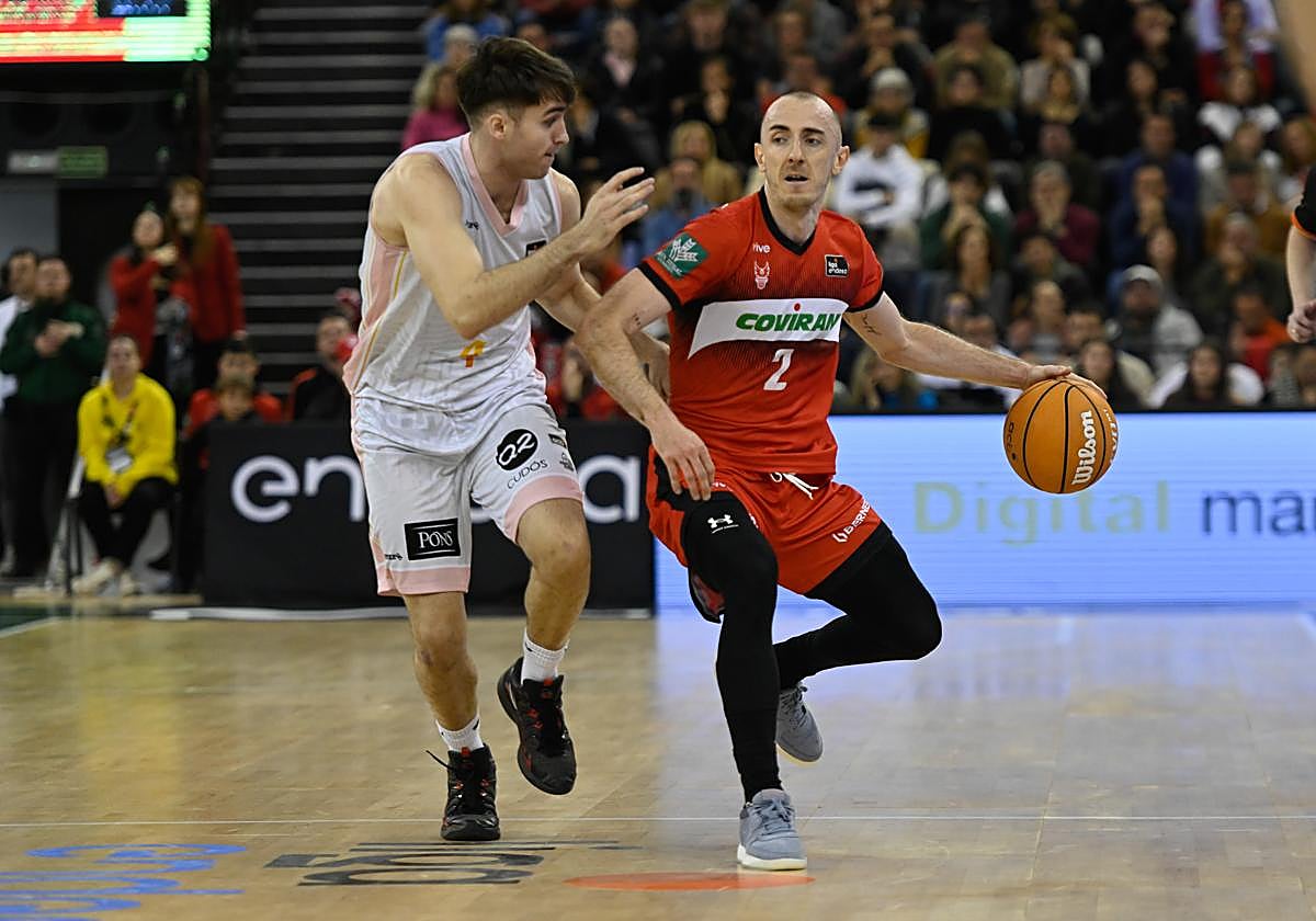 Jonathan Rousselle (d) seguirá en el Covirán.