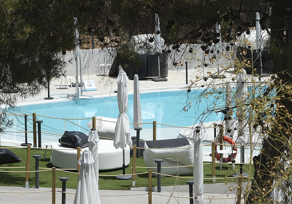 Gérgal restringe piscinas y riegos por falta de agua, que obliga a contratar cubas y obras de emergencia