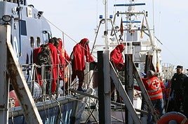 Cruz Roja atiende a 114 migrantes llegados en embarcaciones a las playas y costas de Almería