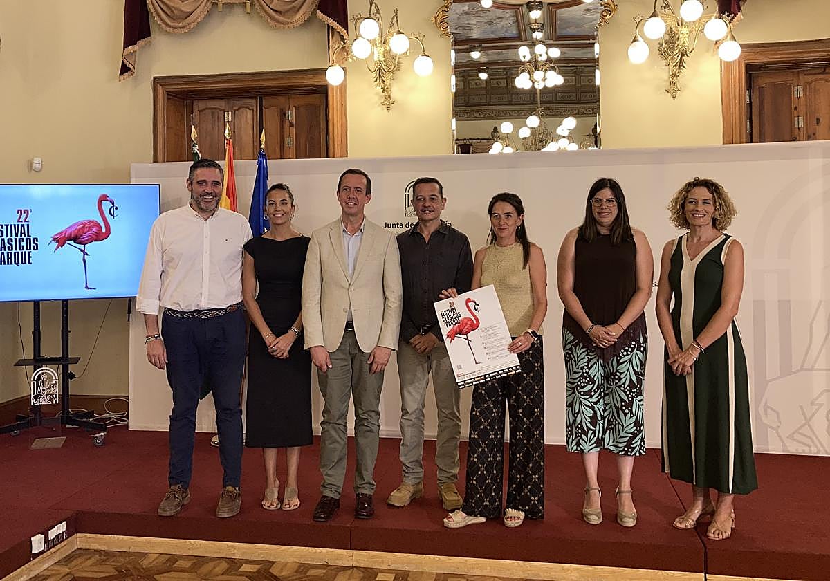 Autoridades en la presentación de una nueva edición del 'Festival Clásicos en el Parque'.