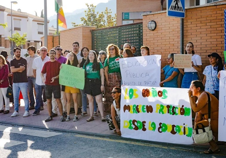 La pérdida de alumnos en el último lustro lleva a Granada a cerrar 141 líneas educativas