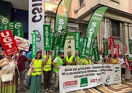 Concentración frente a la Delegación de Salud, en Jaén.