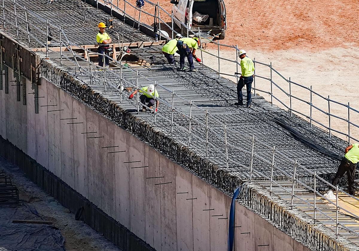 ADIF licita un nuevo contrato para la duplicación de la vía del tren en Granada