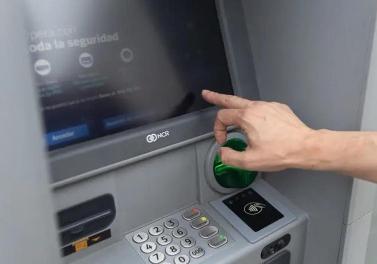 Condenan a un banco a devolver 2.000 euros estafados a través de SMS