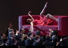 Nadine Sierra, en un momento del montaje de 'La traviata' del Real.