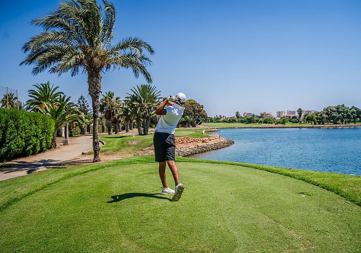 Roquetas de Mar premiada por la promoción del golf.