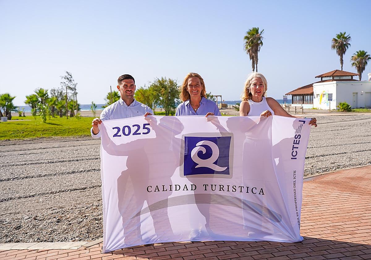 Playa de Poniente y Playa Granada vuelven a lucir el distintivo Q de Calidad Turística