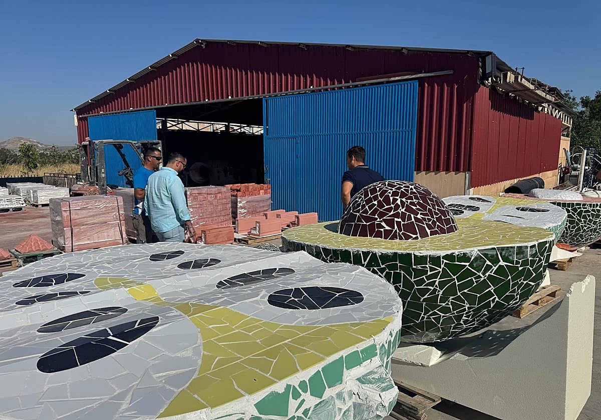 Frutas tropicales embellecerán las rotondas de acceso a Almuñécar