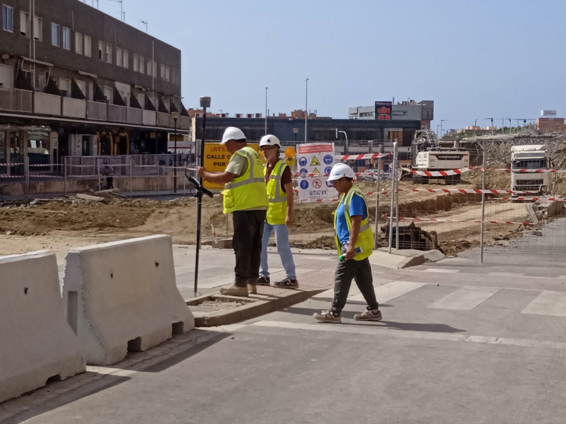Así luce la avenida del Mediterráneo sin parte de su puente