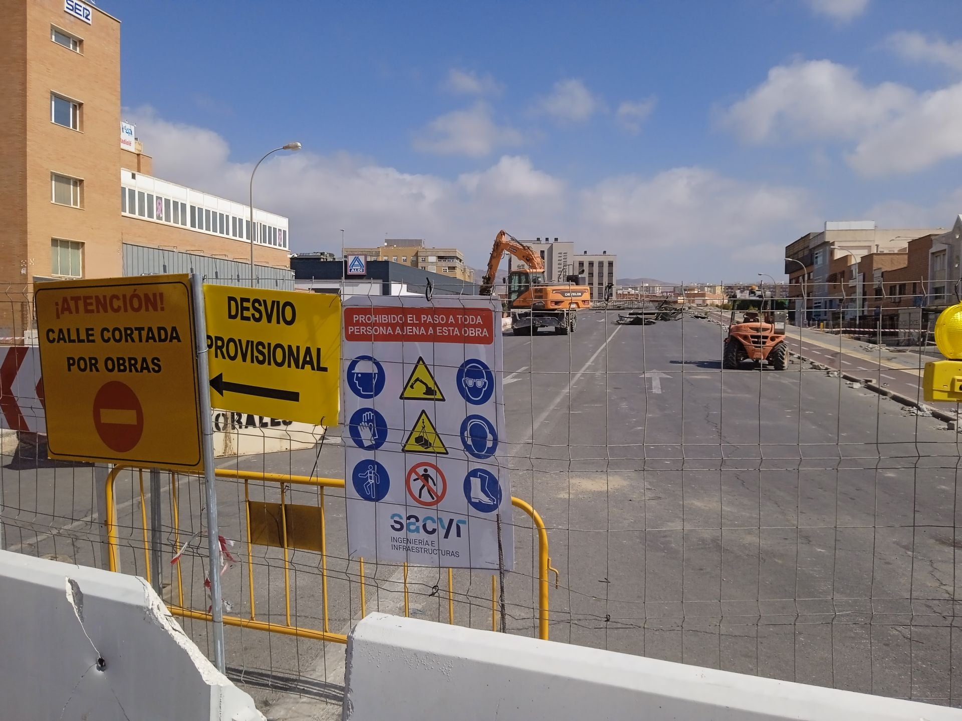 Así luce la avenida del Mediterráneo sin parte de su puente