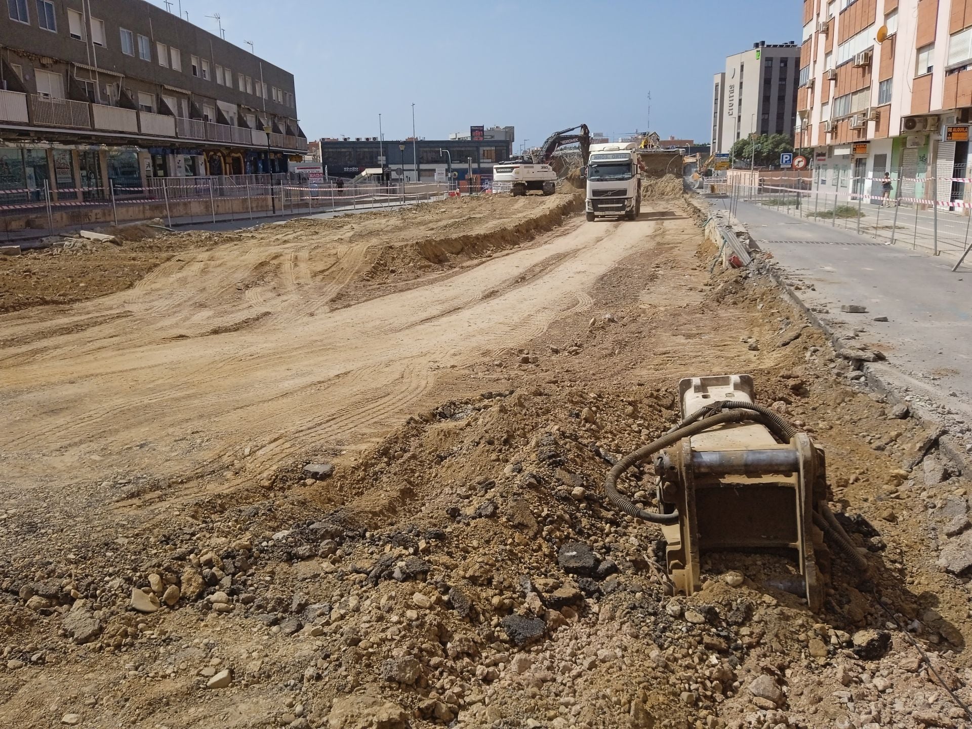 Así luce la avenida del Mediterráneo sin parte de su puente