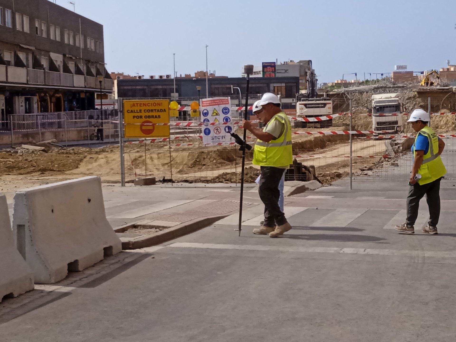 Así luce la avenida del Mediterráneo sin parte de su puente