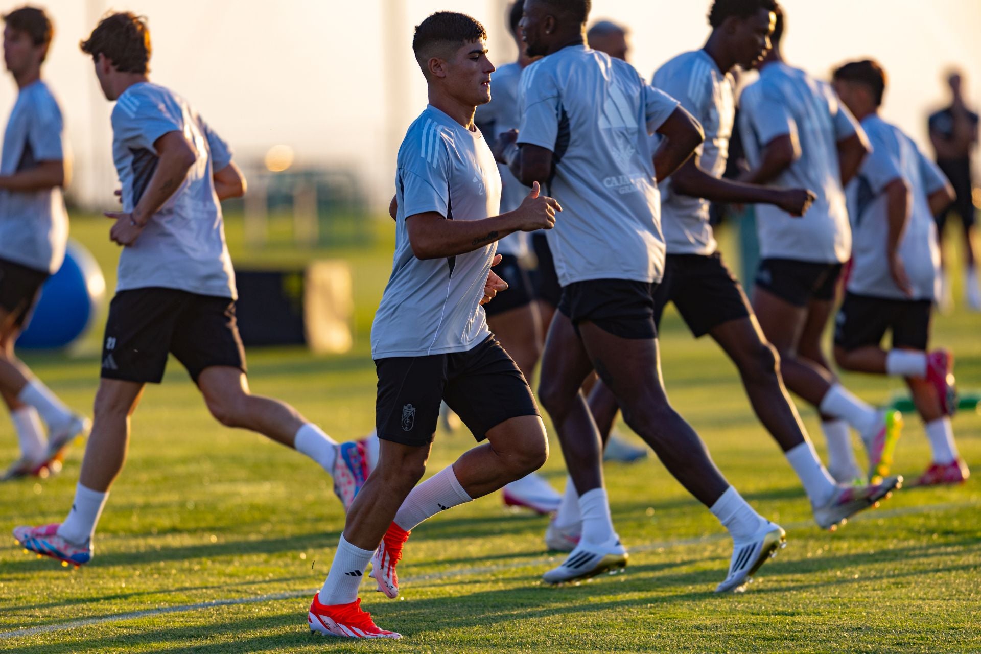 El primer entrenamiento de la pretemporada del Granada, en imágenes
