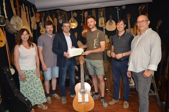 La Asociación de Guitarreros de Granada recibe la Carta de Artesano de la Junta de Andalucía