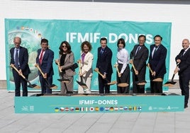Representantes de Escúzar, Andalucía, España, Japón y Fusion for Energy, en la ceremonia de colocación de la primera piedra el pasado 19 de mayo.